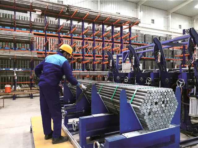 Стяжка пакета труб стальной лентой